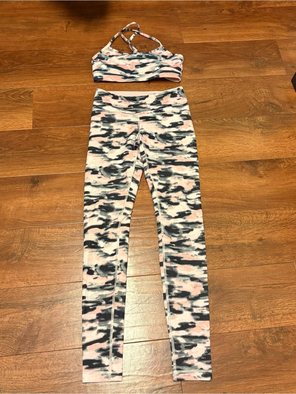 Lululemon camo wamo set 4 bottoms/6 top